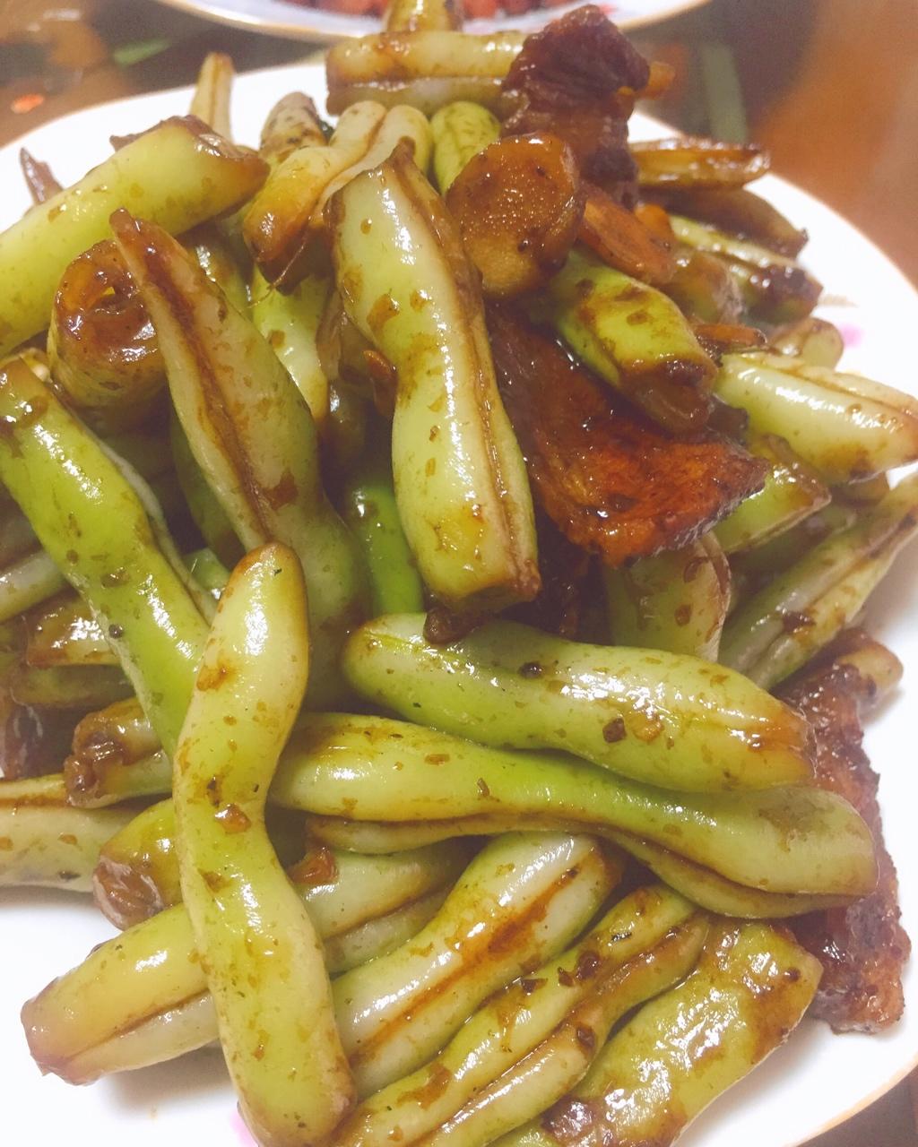 东北五花肉炖豆角