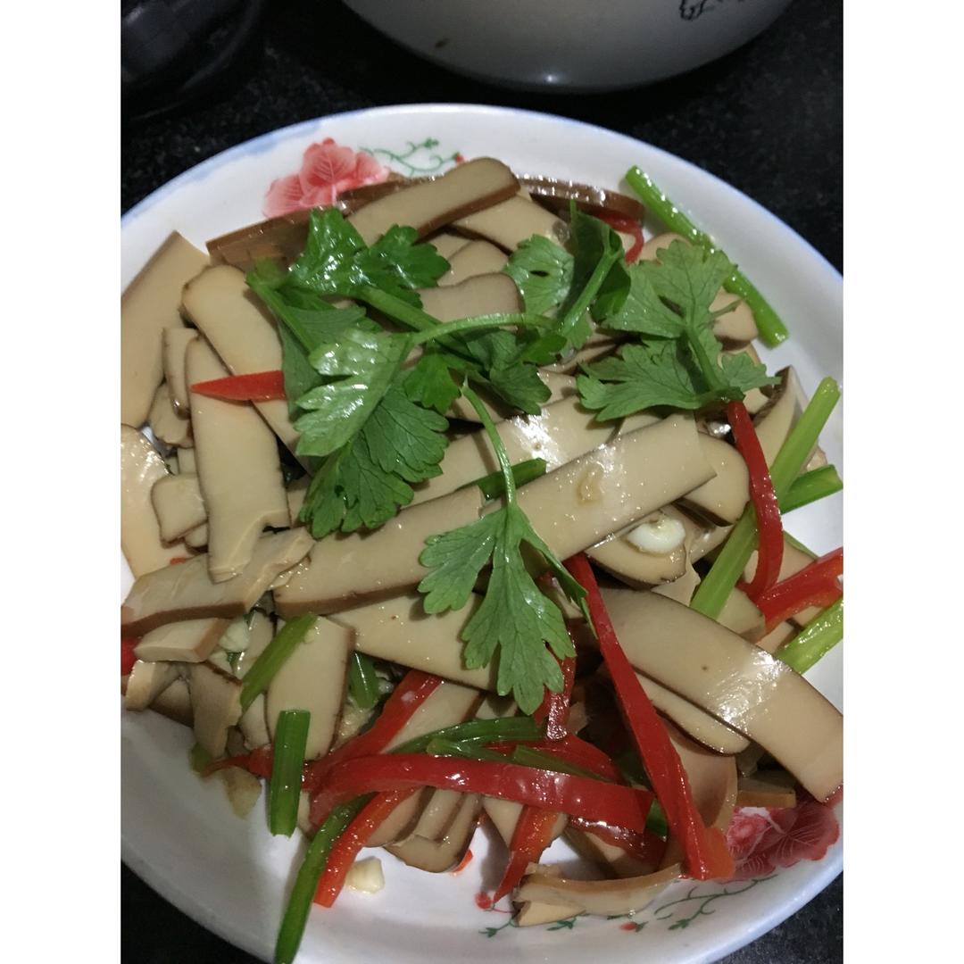 芹菜拌鸡蛋干