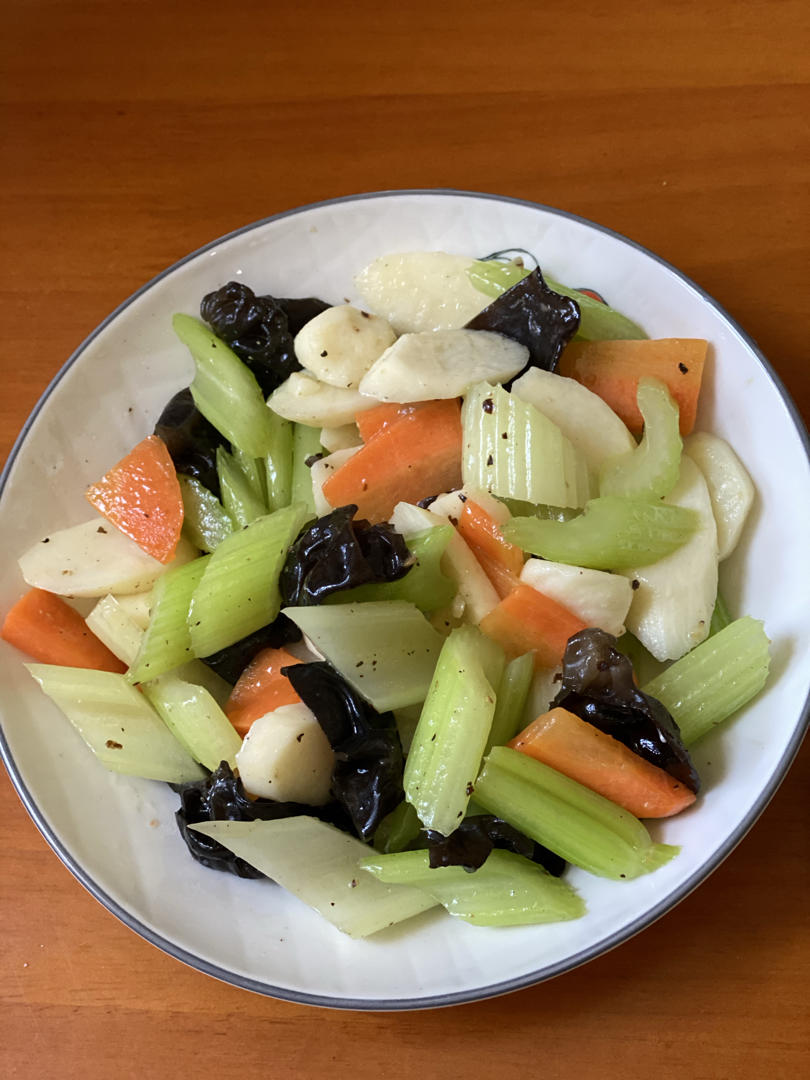 emillyying做的木耳山药炒西芹