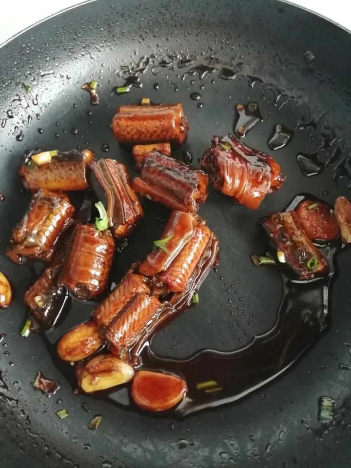 红烧蒜香鳝筒
