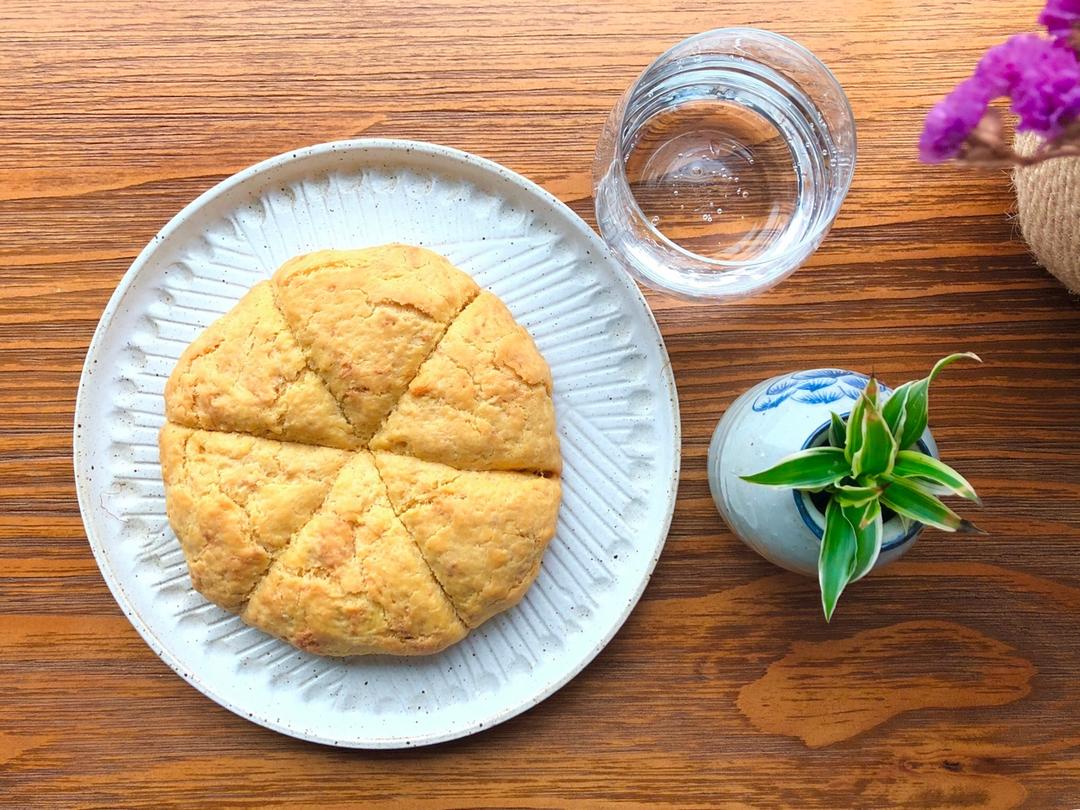 咸蛋黄肉松司康