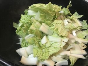 土豆白菜烩馍馍的做法 步骤4