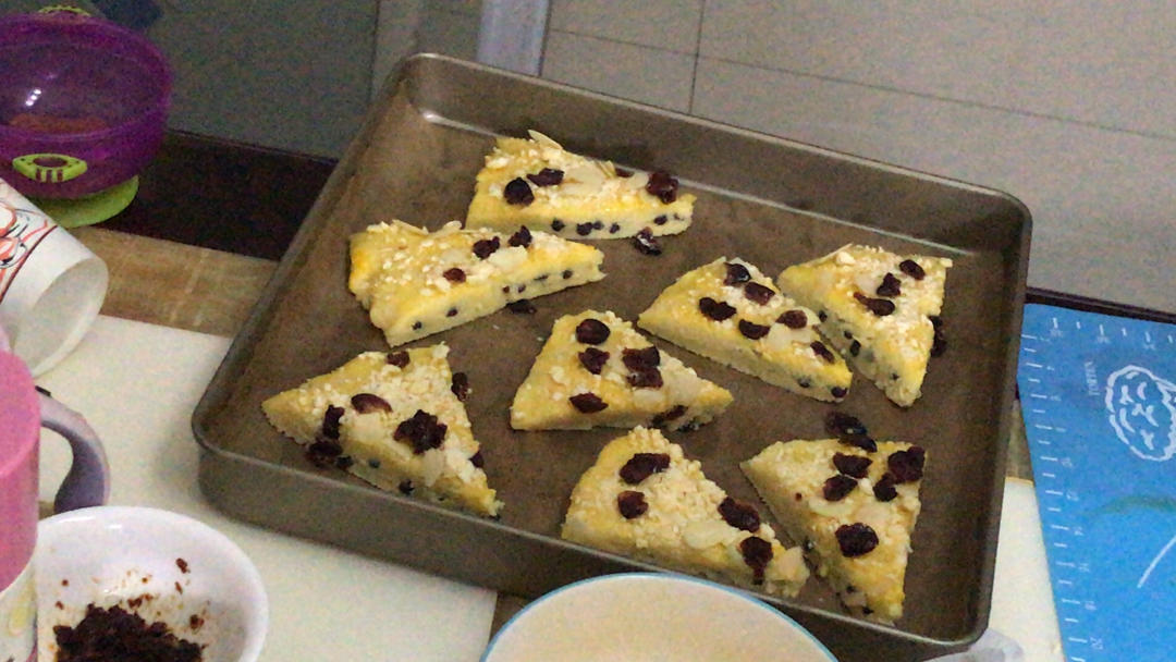 满屋飘香，口口都是满足——酥松香甜的蔓越莓蜜豆司康