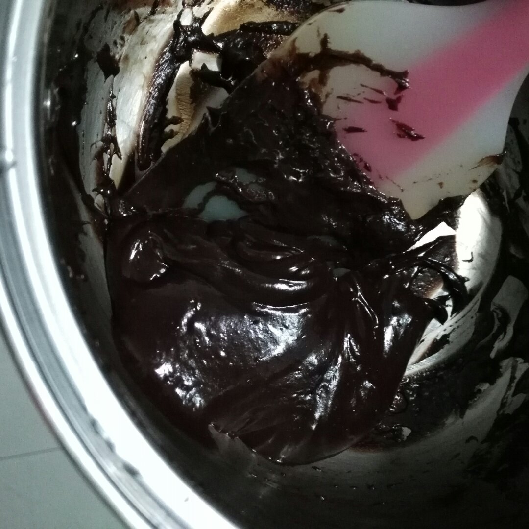 分离后,到了一些油出来,不过这个方法还是好用的,只不过冷却后甘纳许