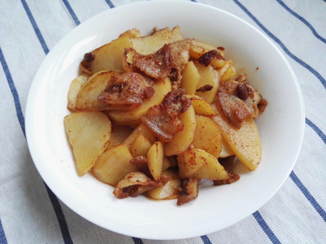 五花肉干煸土豆片