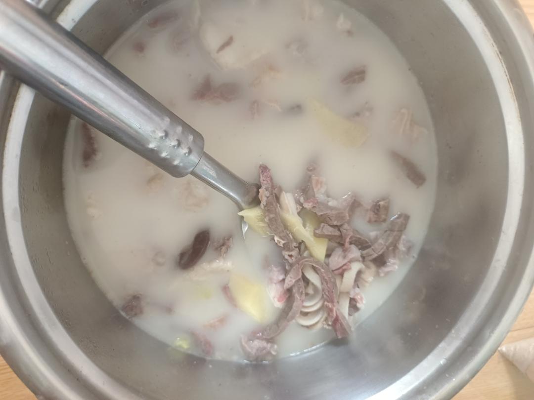 奶白奶白的羊杂汤