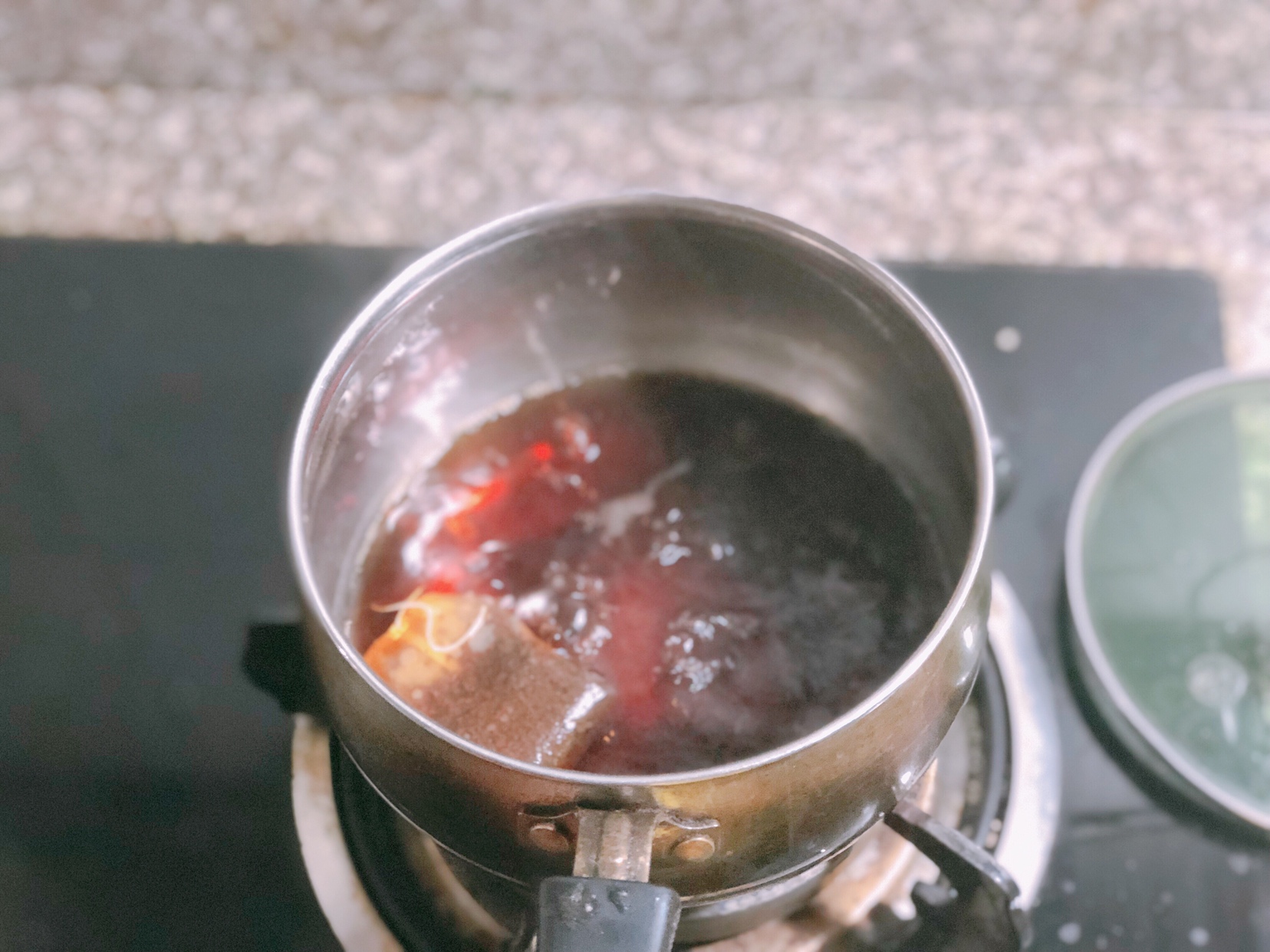 锅煮奶茶的做法 步骤1