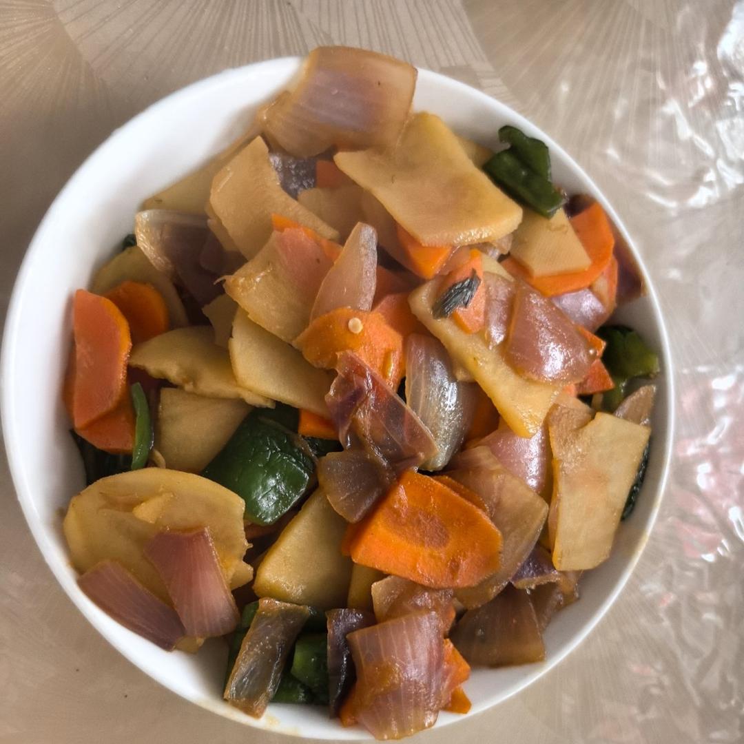 土豆洋葱胡萝卜炒青椒