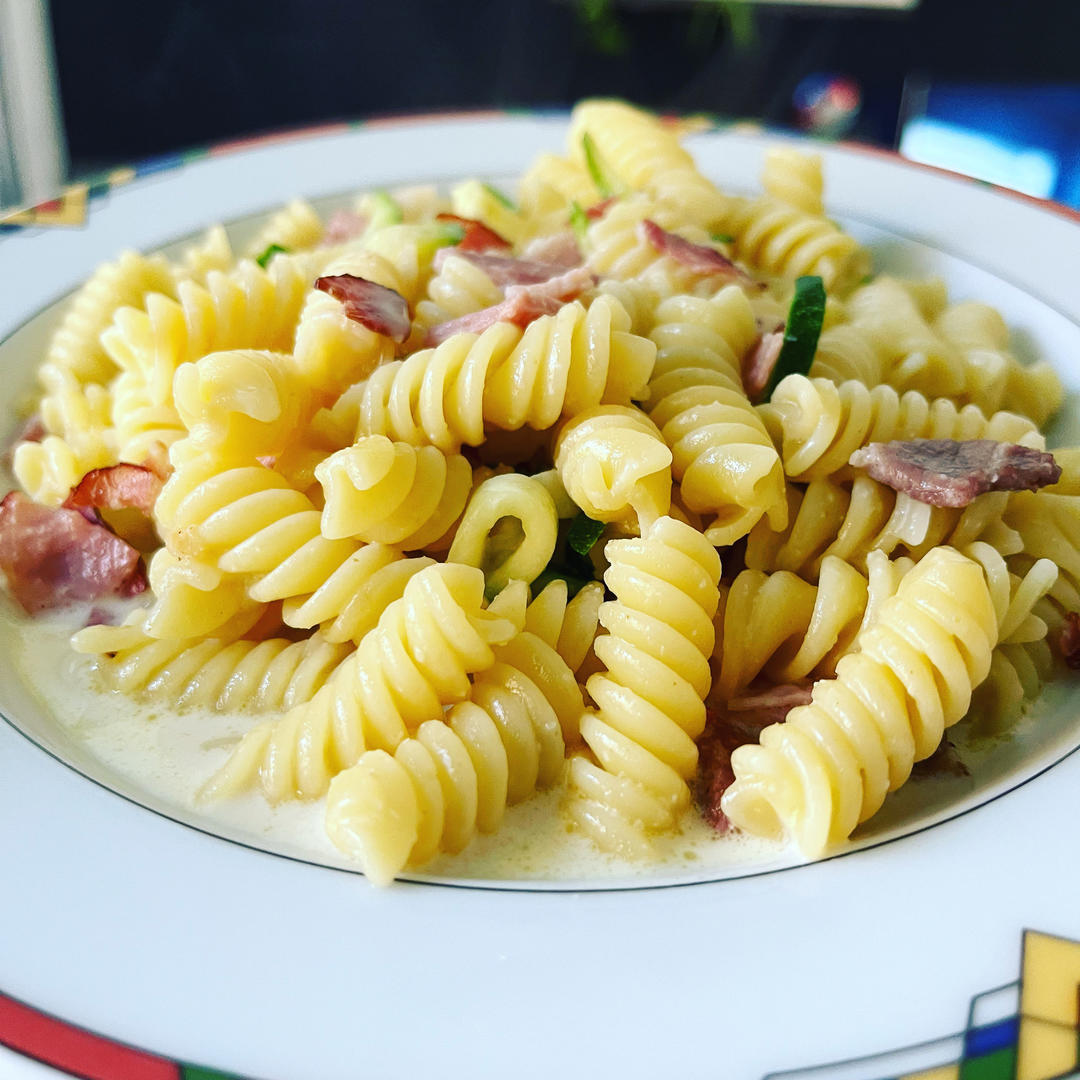 白蘑菇奶油培根意面