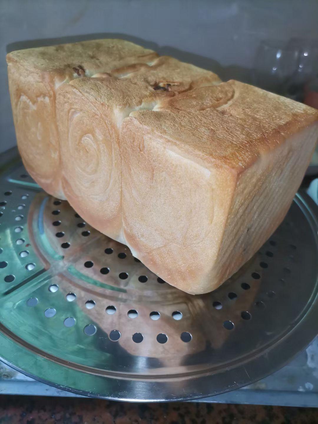 柔软好吃的蜜红豆牛奶吐司（无需分割、一次发酵）
