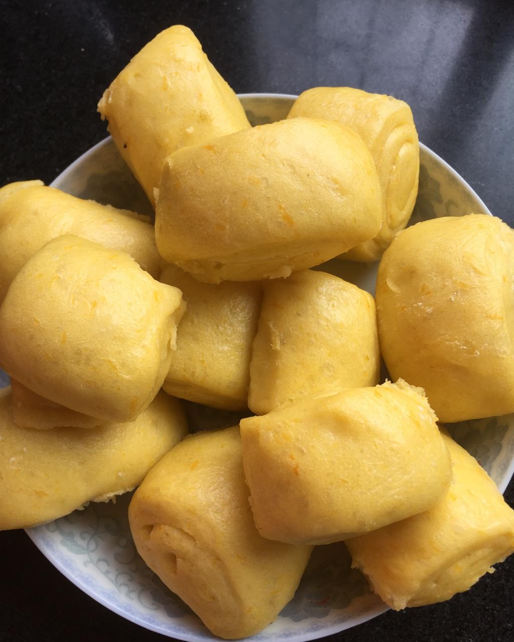 酸萝卜下稀饭,做的南瓜馒头(刀切)