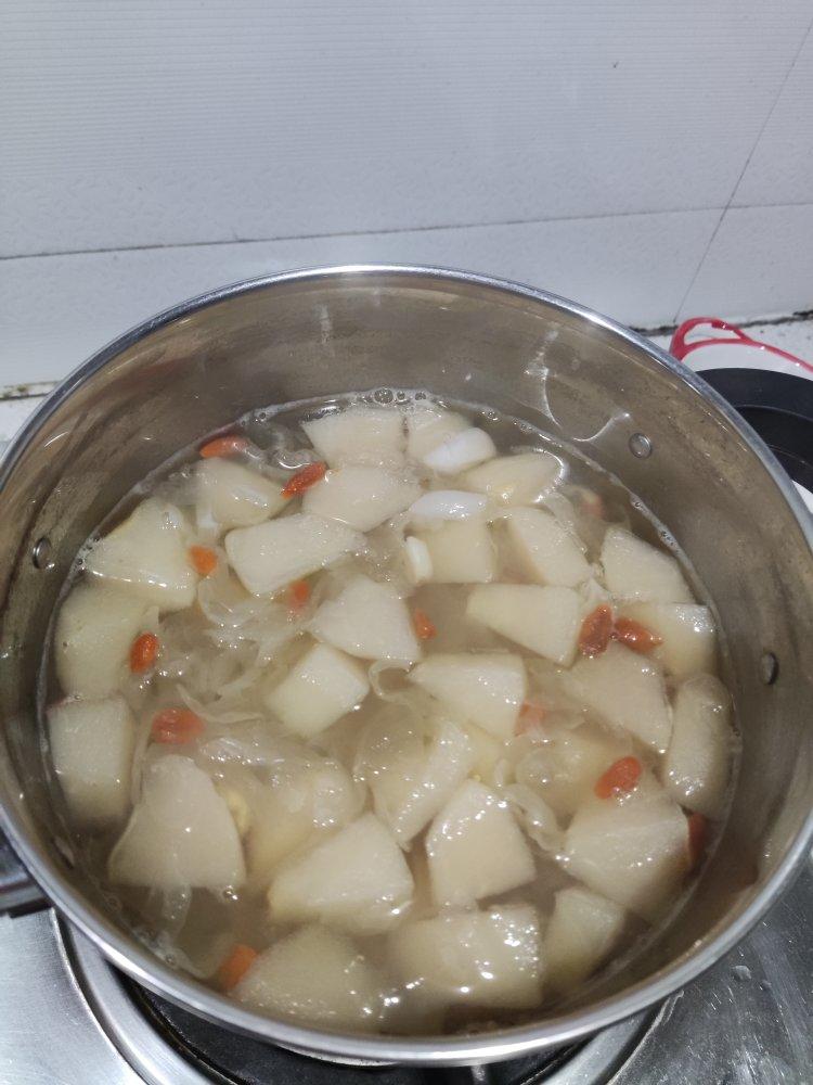 银耳百合雪梨汤（汤类）