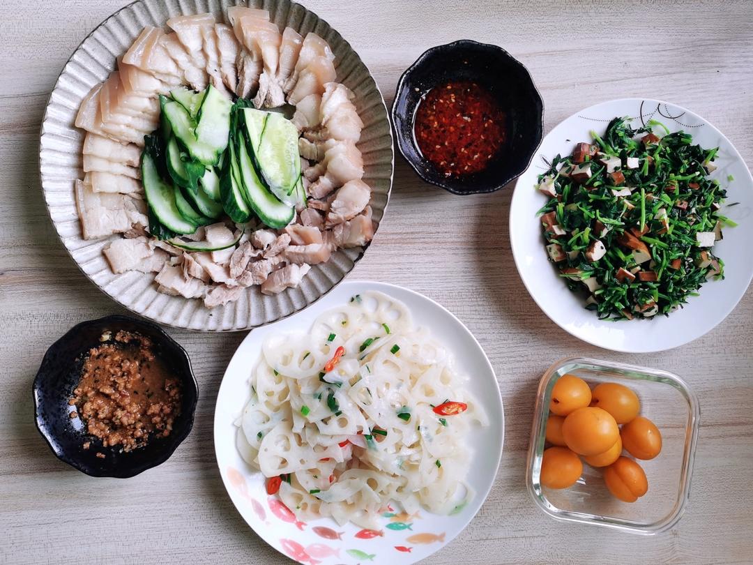 有时候，真的忍不住，搞一盘蒜泥白肉