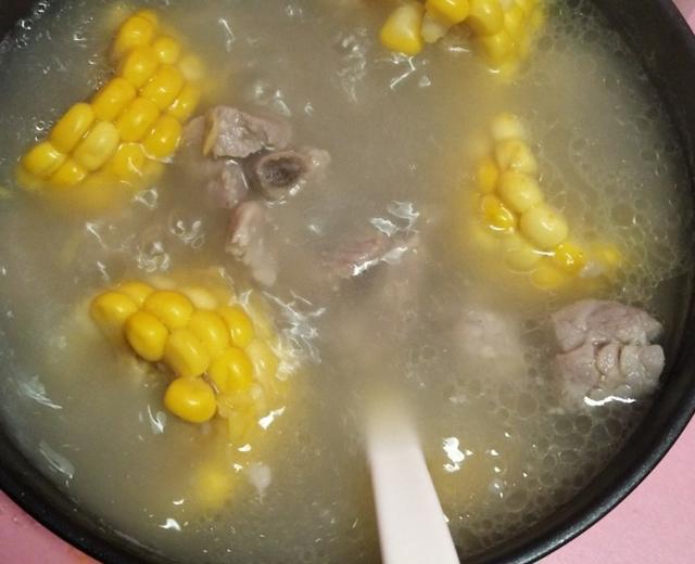 宿舍养生玉米排骨汤的做法