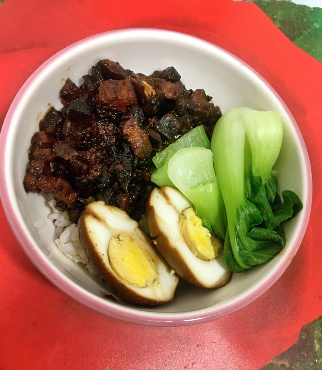洋葱酥卤肉饭