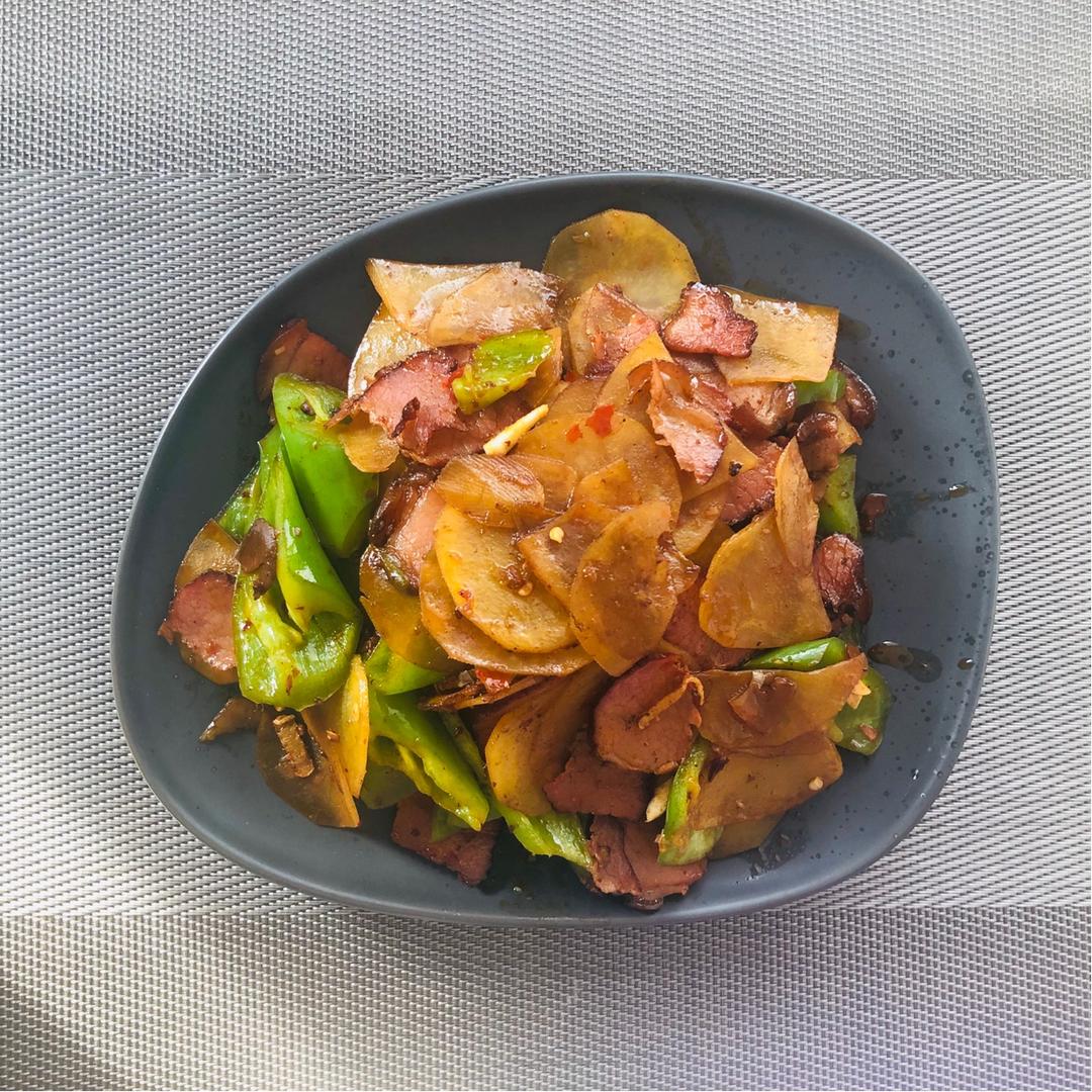 腊肉炒土豆片
