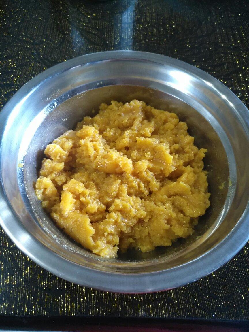 咸甜的味道刚刚好：港式金沙奶黄月饼（含金沙馅做法）