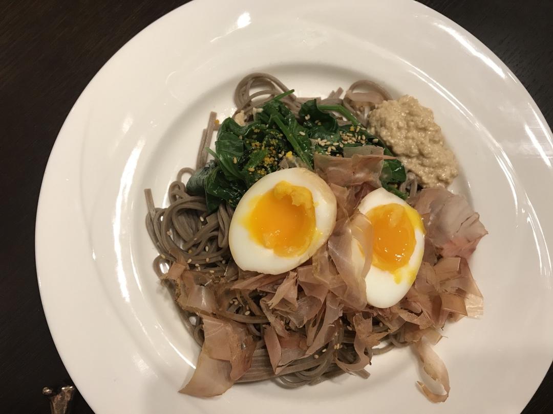 菠菜溏心蛋味噌豆腐酱拌荞麦面【健康一锅端】