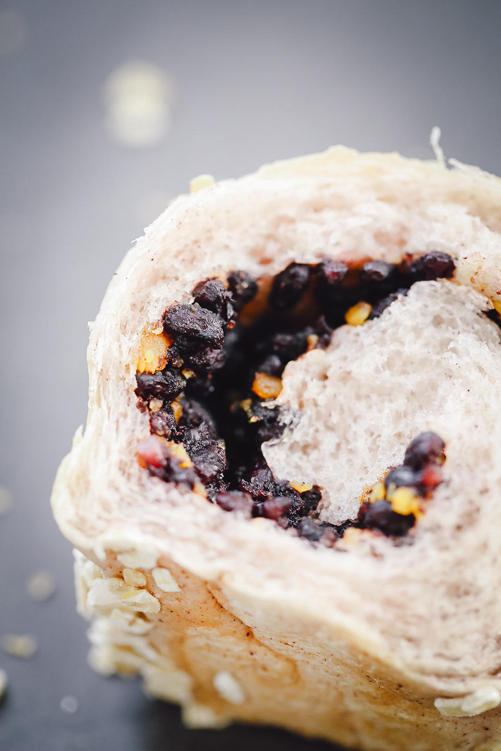 紫米咸蛋黄潜水艇炸弹包