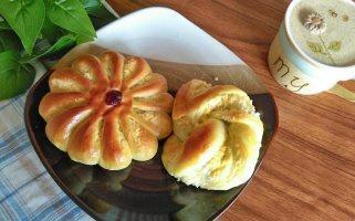 椰蓉花形面包的做法