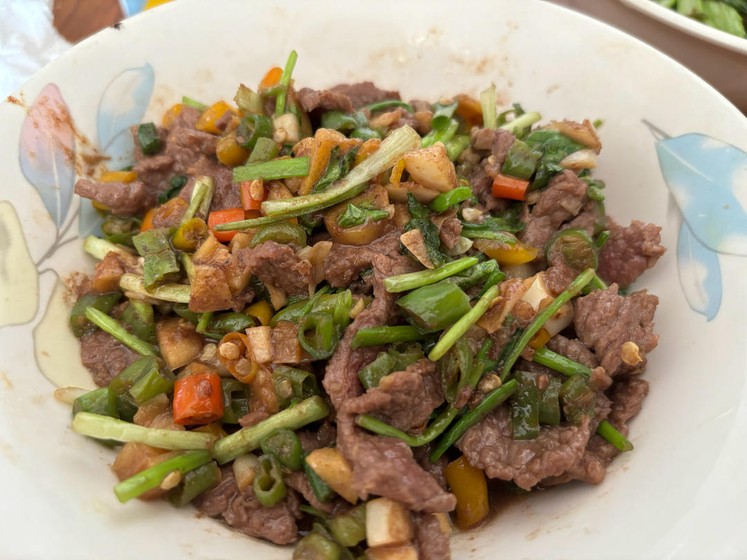小炒黄牛肉，肉嫩味香！太好吃了简直是米饭杀手！