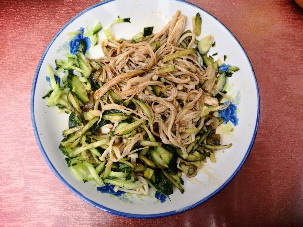 爽口金针菇拌黄瓜🥒
