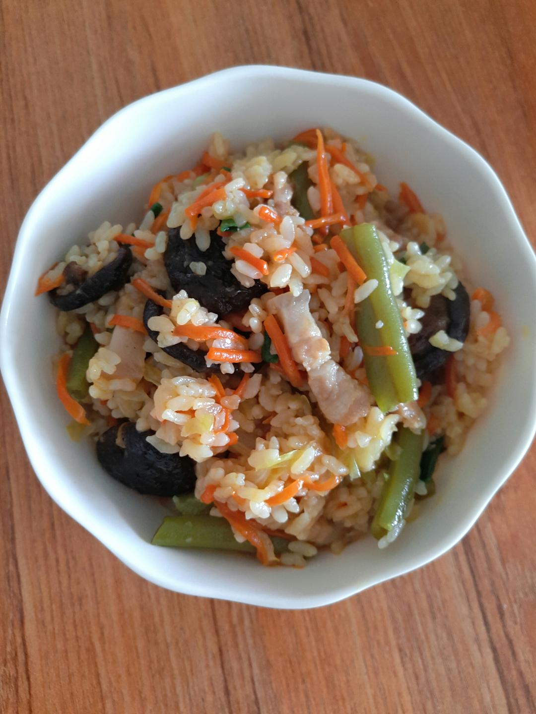 闽南咸饭（香菇胡萝卜五花肉）的做法