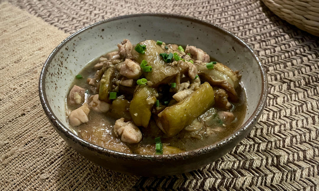 【咸鱼鸡粒茄子煲】用鱼烧茄子，广东人的下饭神器！