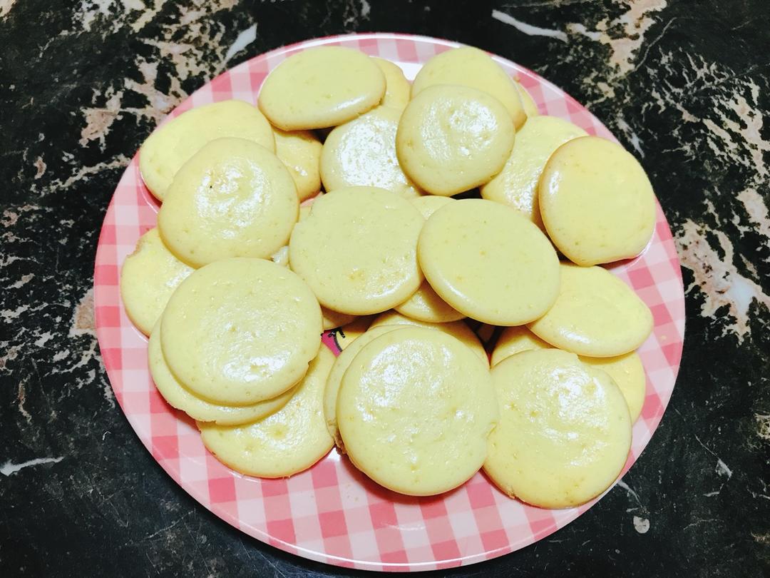 入口即化的无添加蛋黄溶豆