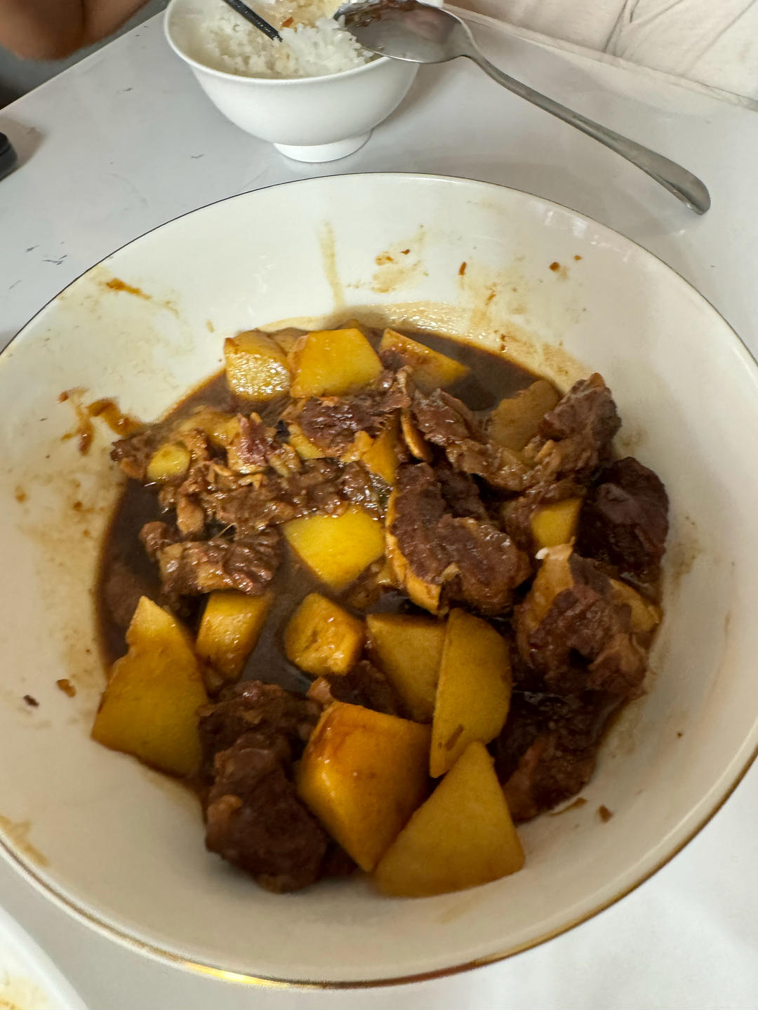 小土豆烧牛肉，红烧牛腩，好吃到舔盘