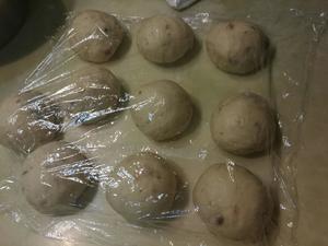 打蛋器打发的一次成功的中种拉丝提子面包的做法 步骤7
