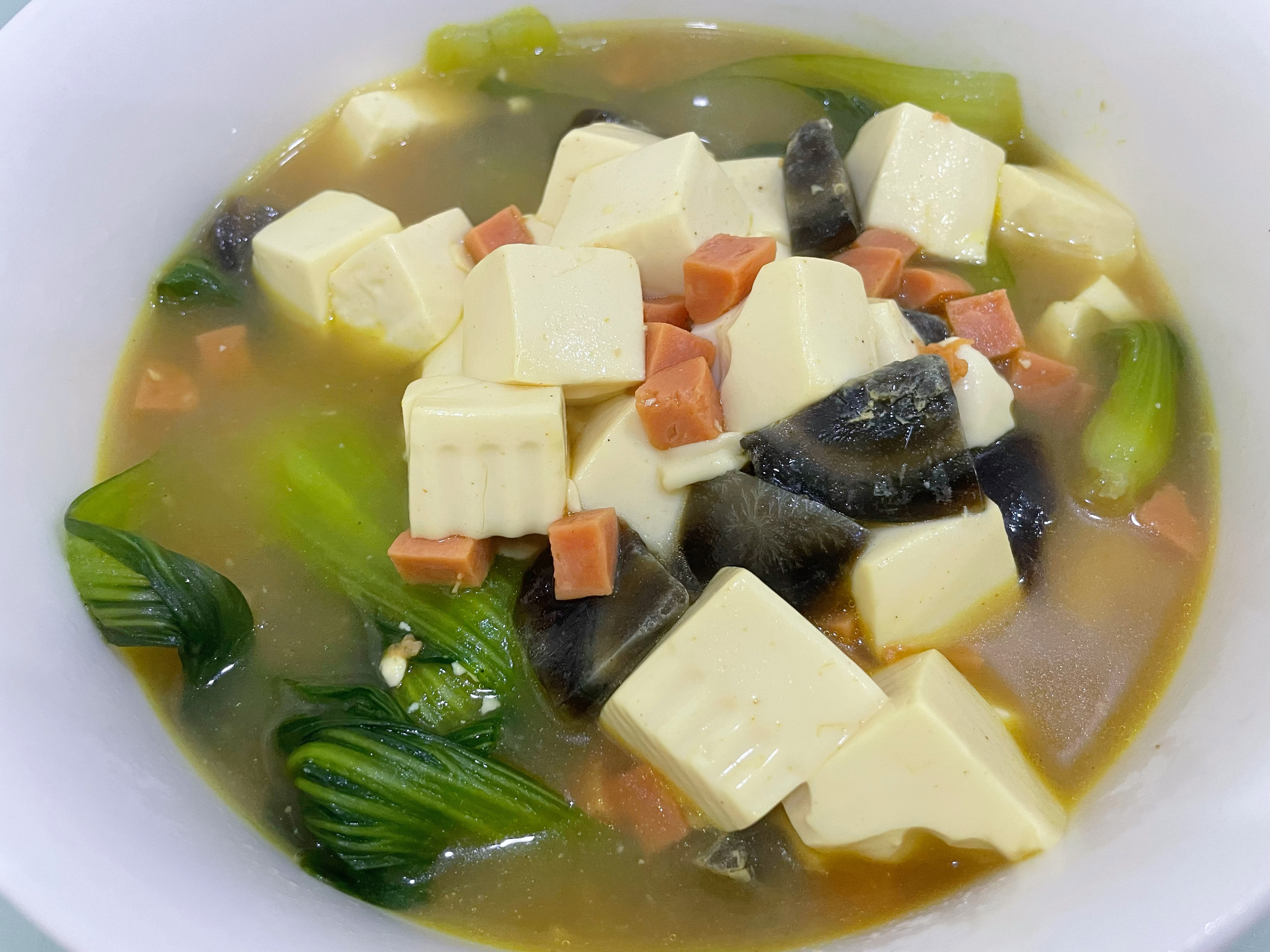 青菜皮蛋豆腐汤的做法