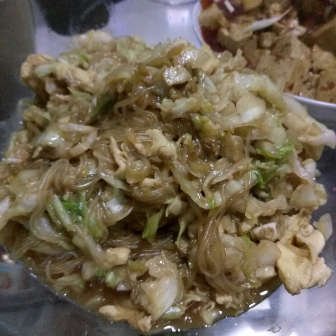 包菜粉丝炒鸡蛋