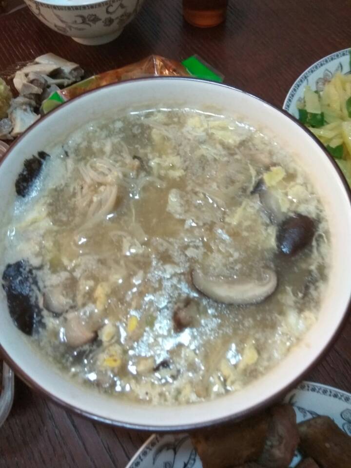 香菇和金针菇鸡蛋汤