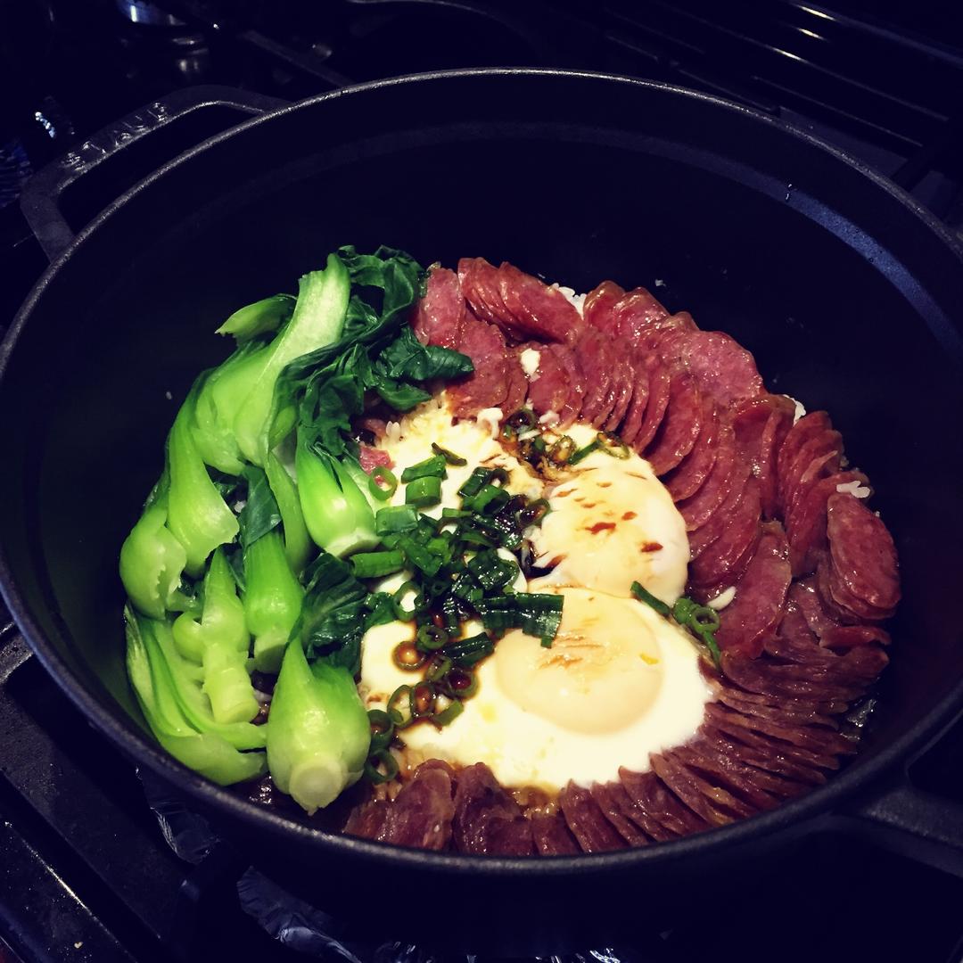 铸铁锅腊肠煲仔饭