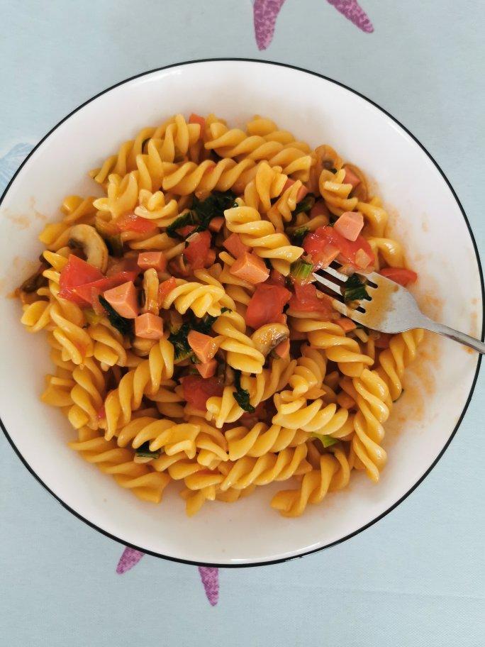 番茄蘑菇螺丝意面