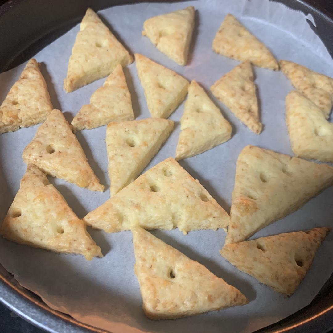 大孔奶酪饼干