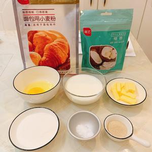 ｜牛奶椰丝小餐包｜🥛🥥🥯💯轻松揉出手套膜💯超简单的做法 步骤1