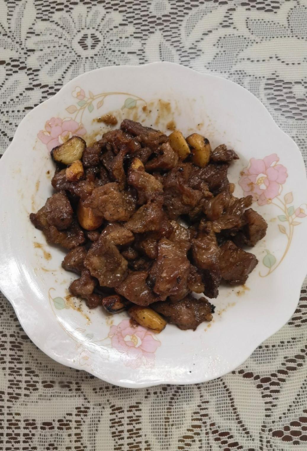 好吃到舔盘的蒜香黑椒牛肉粒