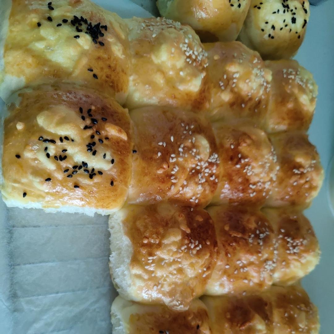 又香又软又拉丝，咬一口奶香十足！超治愈的淡奶油波兰种小餐包