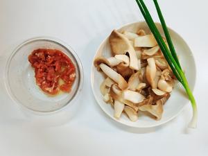 万物皆可配肉片#平菇炒肉片的做法 步骤1