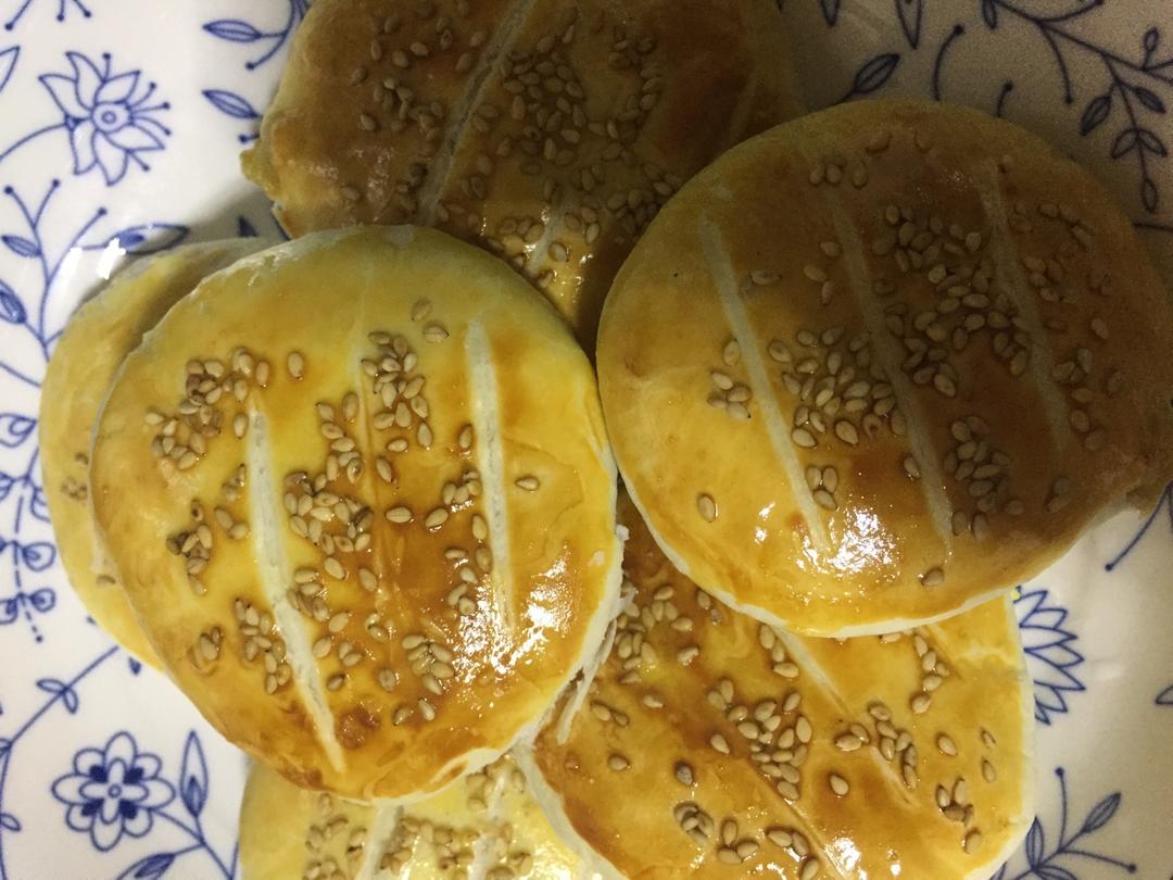 一道很著名的中式面点——老婆饼