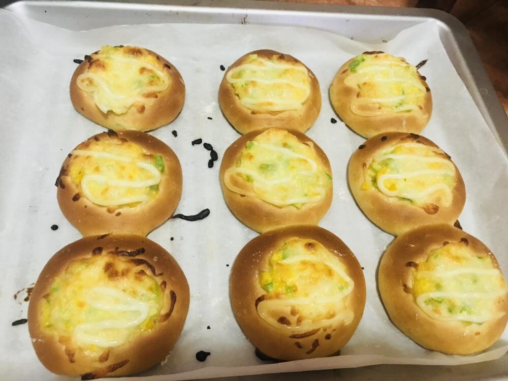 牛油果甜椒沙拉芝士包