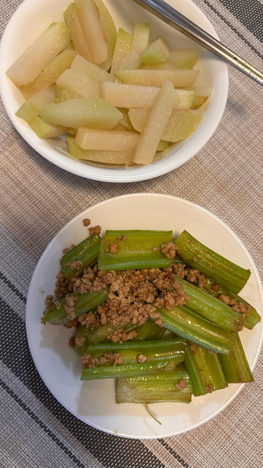 芹菜炒肉