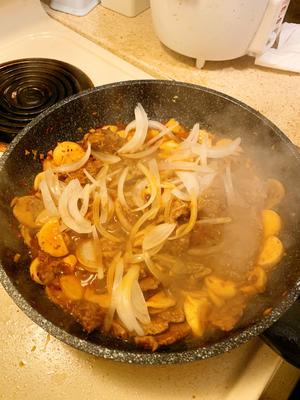 洋葱杏鲍菇炒牛肉（火锅底料版）的做法 步骤7