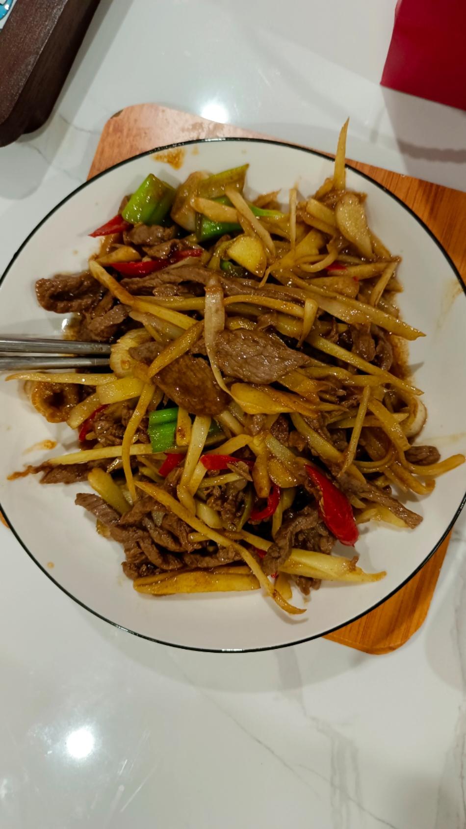 《夏季时令菜》仔姜葱爆牛肉丝