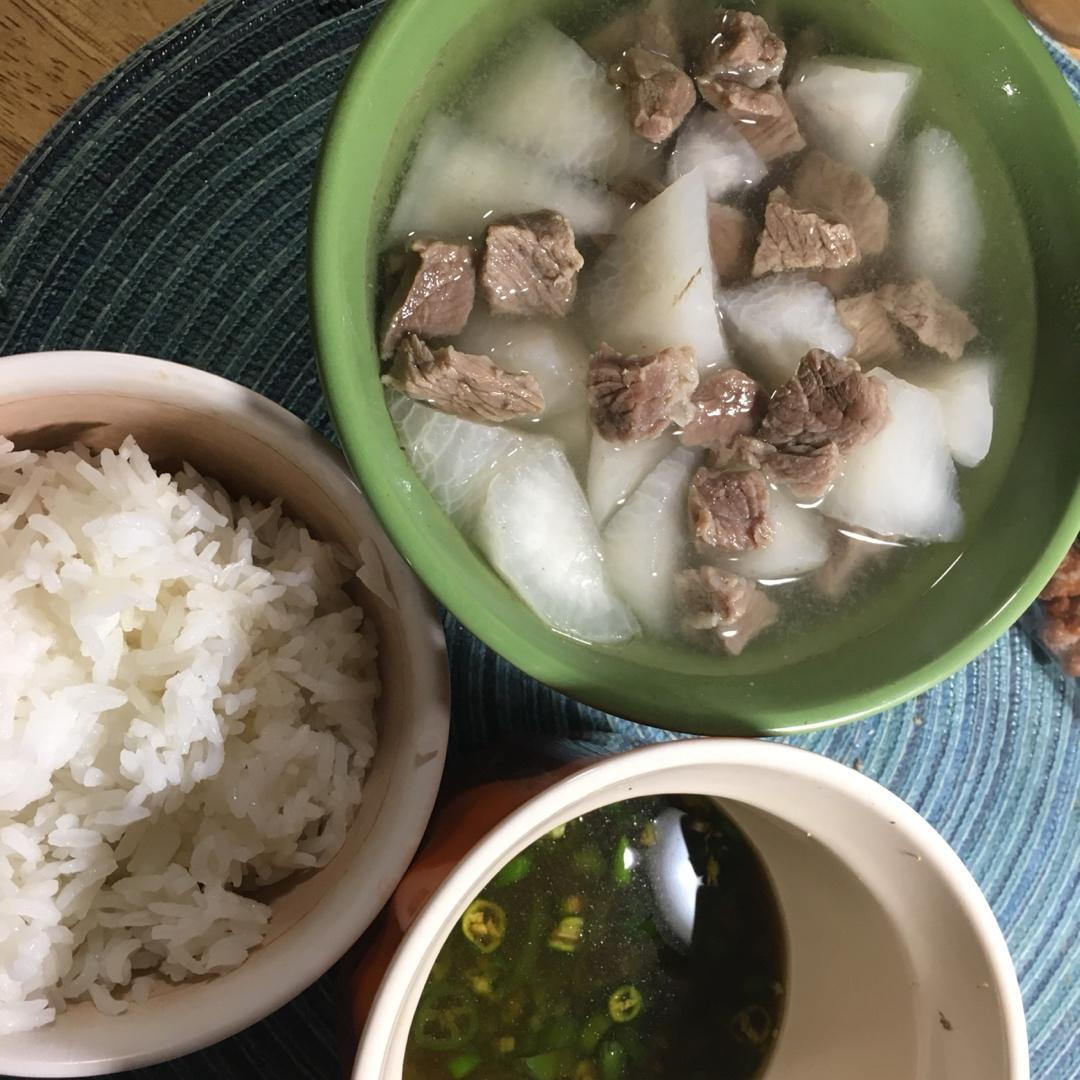 清炖白萝卜牛腩汤