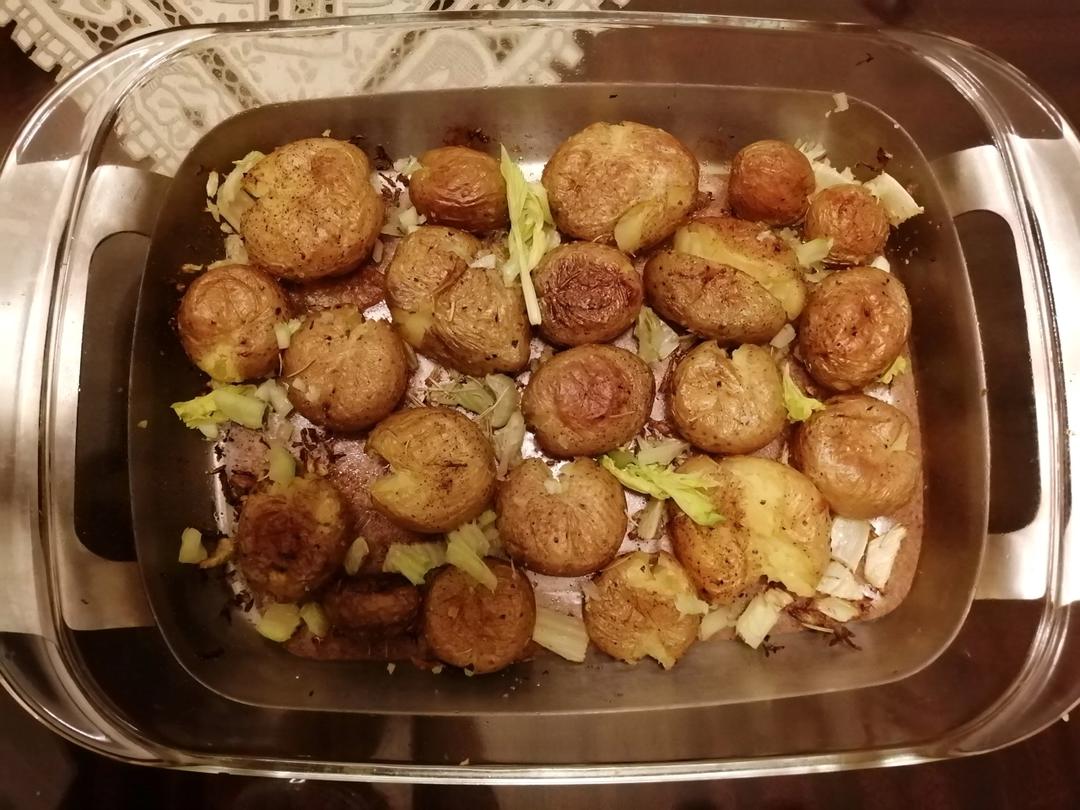 迷迭香椒盐烤脆皮土豆-北鼎食谱