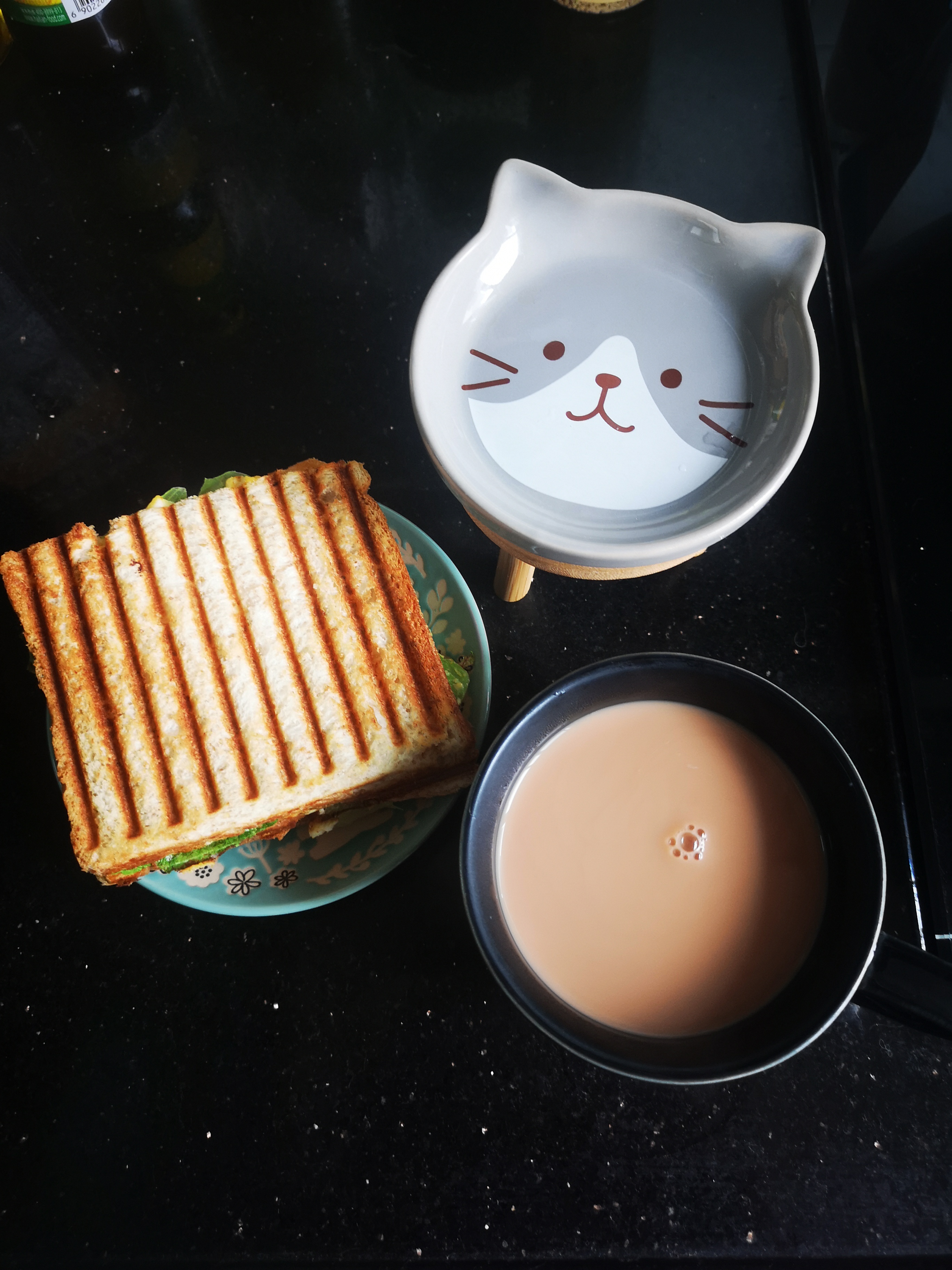 健康早餐之全麦土司三明治+红糖鲜奶茶