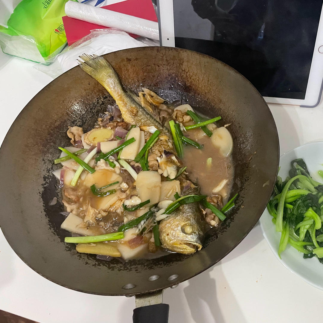 黄鱼烧年糕（一万多一例的菜品在家便宜做）